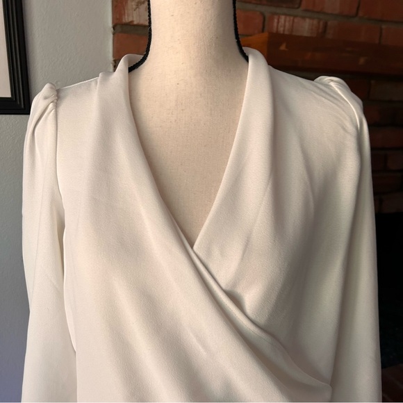 NWT Sezane Abelia V-Neck Blouse in Ecru Cream Sz 6 - Picture 3 of 10
